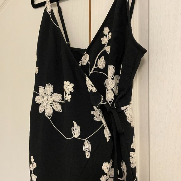 Floral Embroidered Black Romper Skort - Size 8 (Australia) or Size M (US) - Picture 7 of 7
